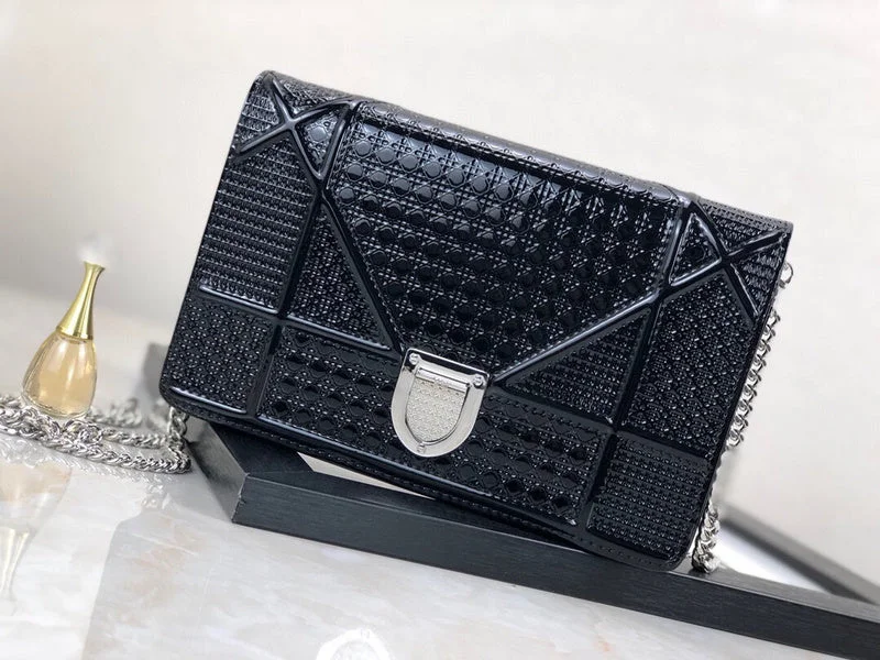 Christian Dior handbags with a detachable mirror for on - the - go touch - upsWF - Dior Bags - 656