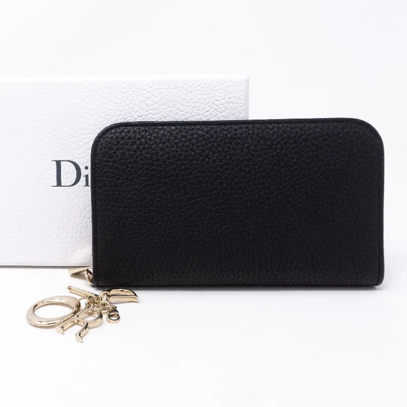 Christian Dior Saddle bags with a distressed leather finishDiorissimo Voyageur Wallet Medium Black Leather