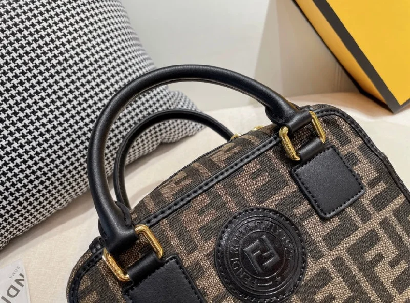 Ladies Fendi crossbody bags with a single - strap design for simplicity and ease of use2021 New Fendi ladies