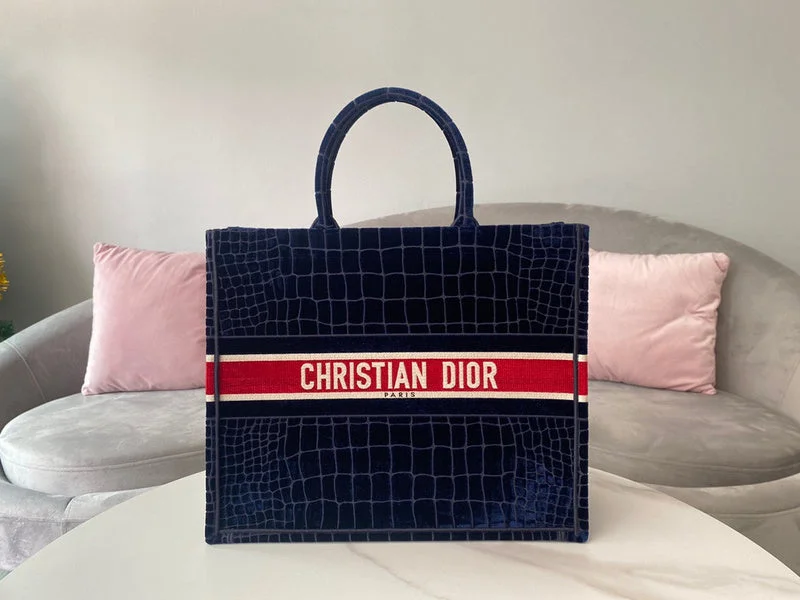 Christian Dior handbags with a detachable mirror for on - the - go touch - upsWF - Dior Bags - 747