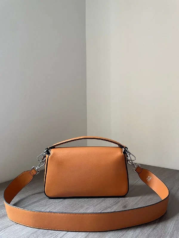 Ladies Fendi crossbody bags with a single - strap design for simplicity and ease of useWF -  Fendi Bag - 059