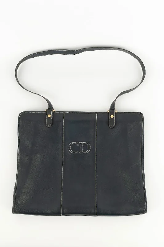 Christian Dior bags with a side - pocket for holding a water bottlePochette en cuir Dior