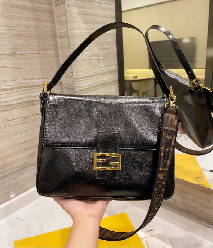 Fendi crossbody bags with a printed floral pattern for a feminine and romantic touchBlack leather woman Fendi handbag