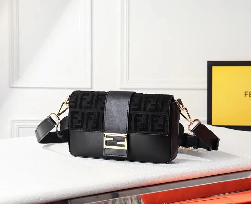 Fendi bags with a leather - bound notebook insert for jotting down notesEN   Designer bags by Fendi 069