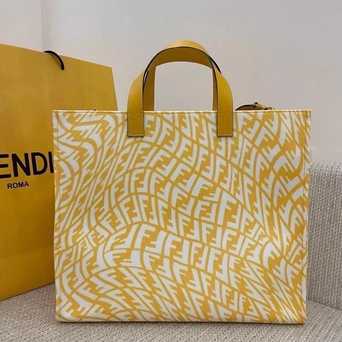 Fendi handbags with a biodegradable leather alternative for an eco - conscious choiceEN   Designer bags by Fendi 166