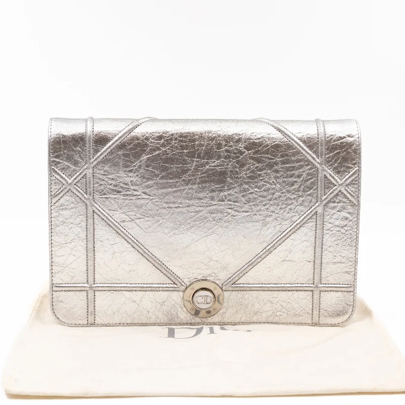 Christian Dior bags with a quilted pattern and gold - toned hardwareDiorama Clutch Metallic Silver Calfskin Leather