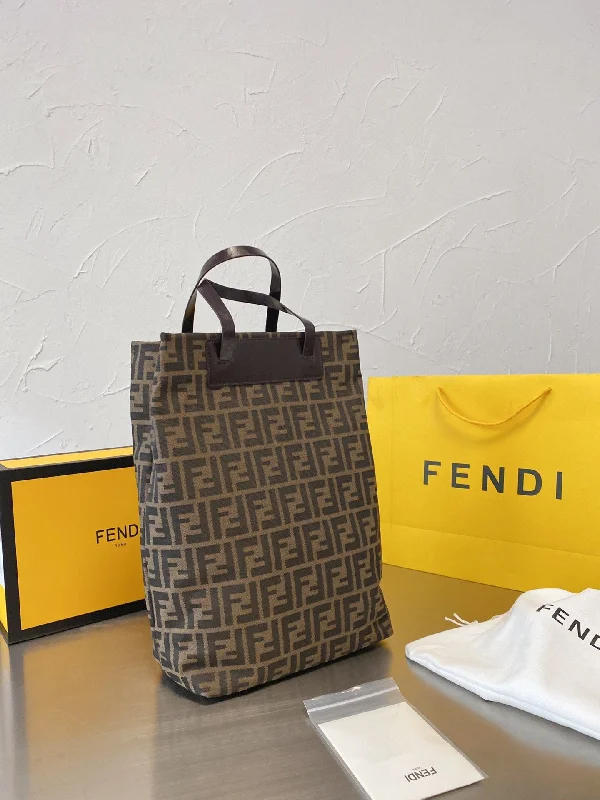 Ladies Fendi shoulder bags with a detachable phone stand for hands - free viewingEN   Designer bags by Fendi 142