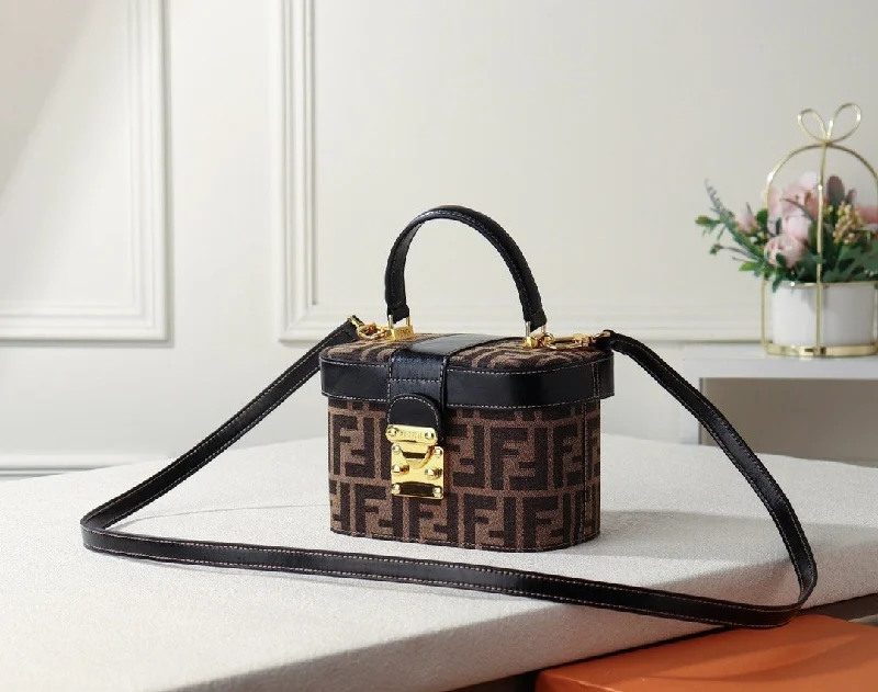 Fendi bags with a voice - activated pocket opener for a high - tech convenienceEN   Designer bags by Fendi 073