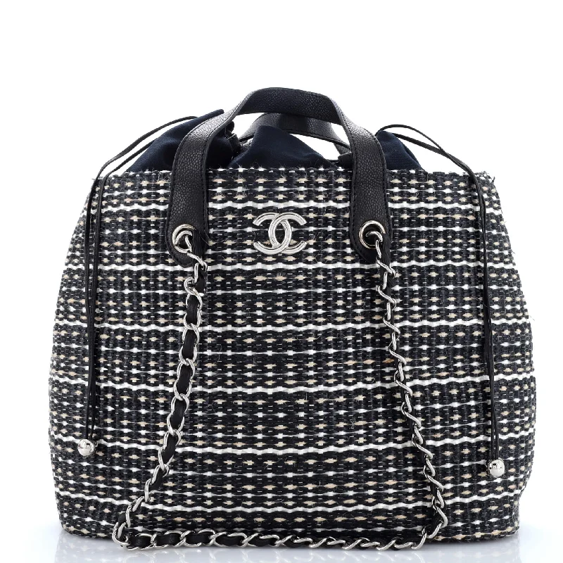 Fendi tote bags with a printed Fendi logo on the front for high brand visibilityShopping Tote Woven Straw Large