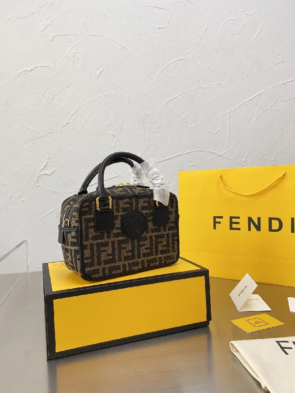 Fendi Baguette bags with a detachable shoulder strap for hands - free convenienceEN   Designer bags by Fendi 110