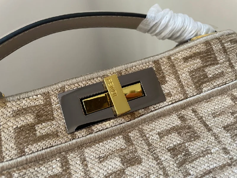 Fendi bags with a detachable mobile phone holder for on - the - go connectivityWF -  Fendi Bag - 140