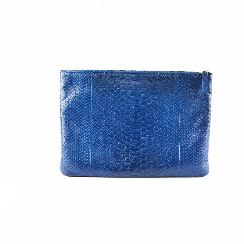 Chanel bags for a polished and professional appearanceChanel O case Medium Exotic Leather Blue