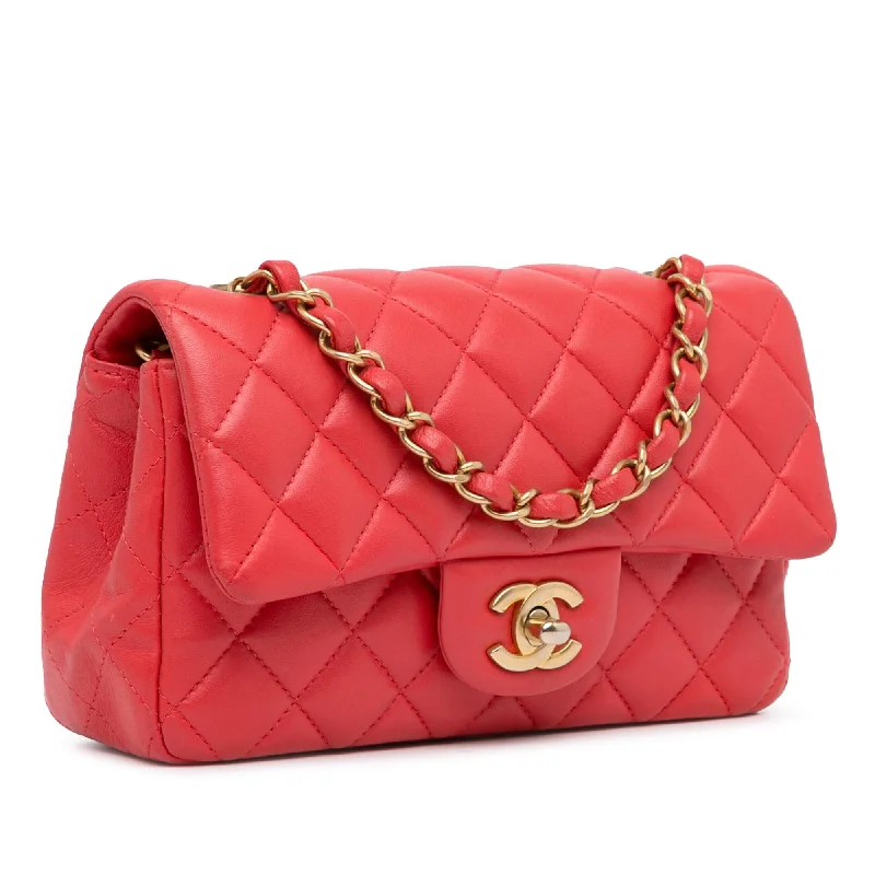 Chanel bags with modern touchesChanel New Mini Classic Lambskin Single Flap (7MmbAF)