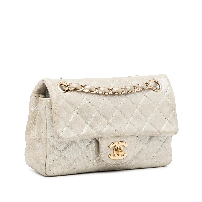 Chanel bags for women with a taste for high fashionChanel New Mini Classic Lambskin Single Flap (p4TcFg)