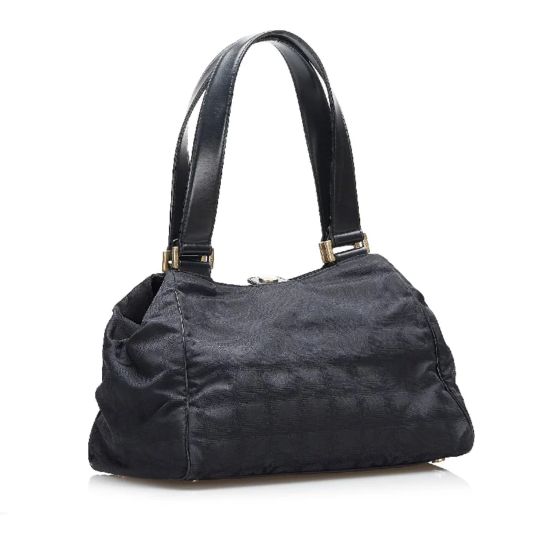 Chanel bags for those who value investment piecesChanel New Travel Handbag (tprBiA)