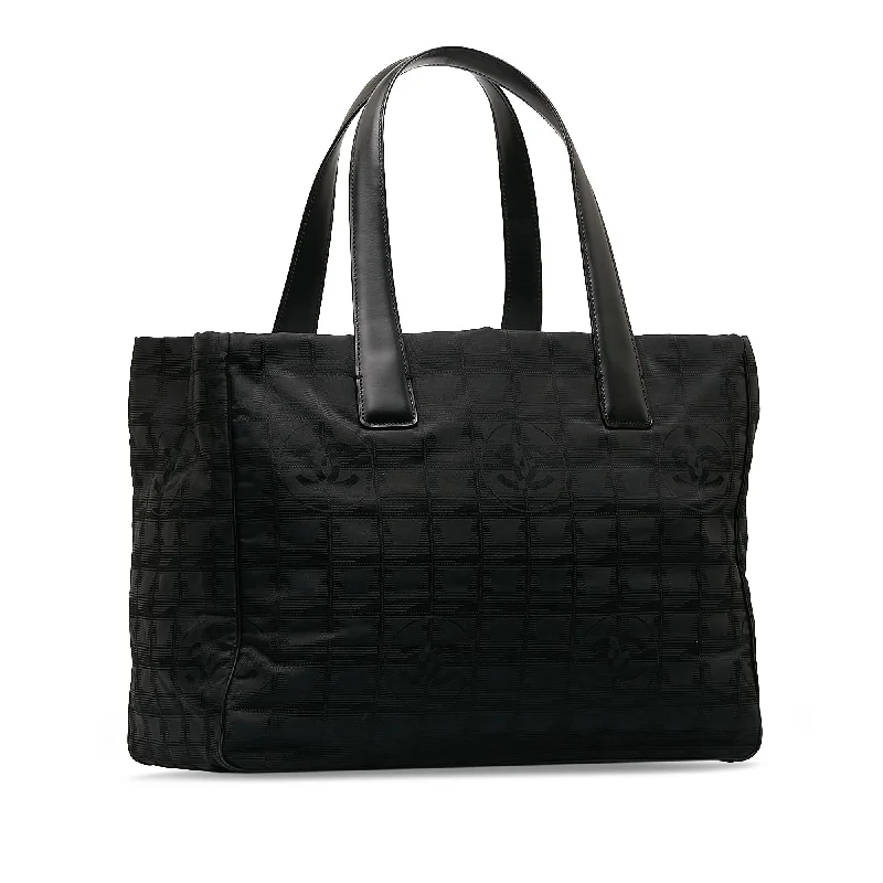 Chanel bags for women with a taste for high fashionChanel New Travel Line Tote (i4J9zq)