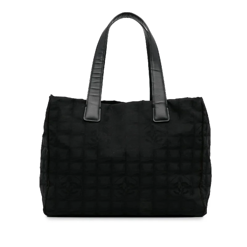 Chanel bags for women with minimalist styleChanel New Travel Line Tote (n2VaFe)