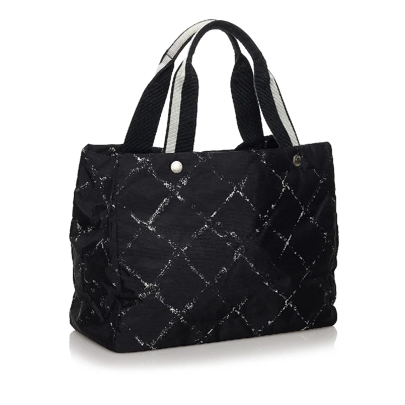 Chanel bags with classic and elegant designsChanel Old Travel Line Nylon Tote Bag (29911)