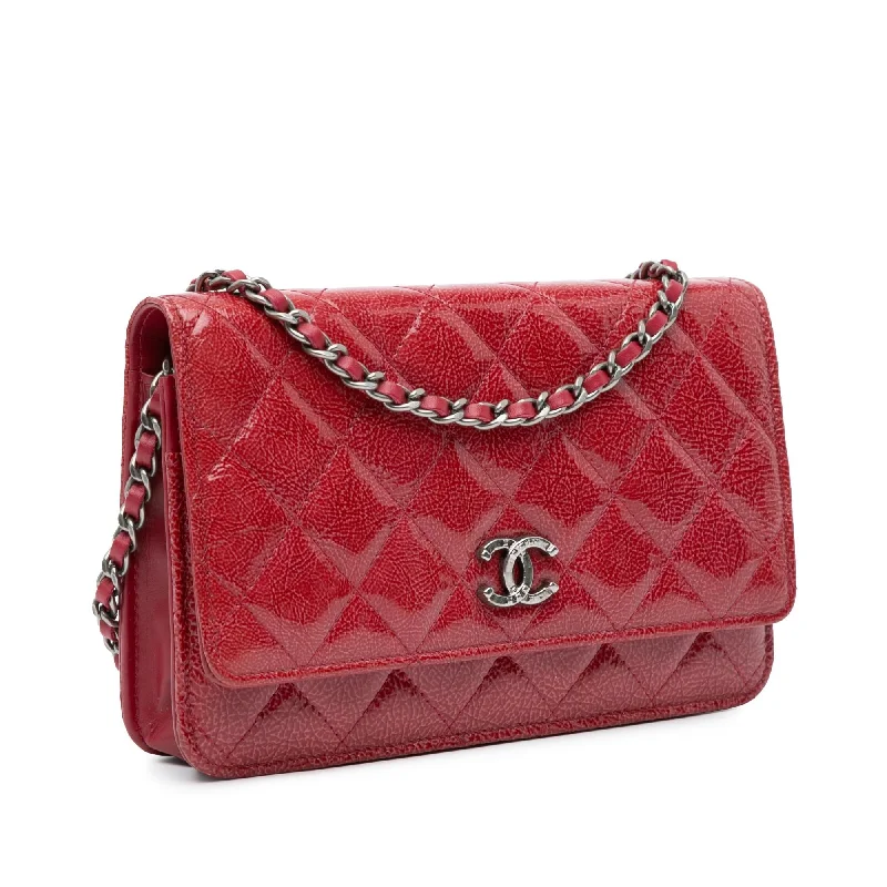 Chanel bags available at online luxury retaileChanel Paris Dallas CC Patent Goatskin Wallet on Chain (vrlUi1)