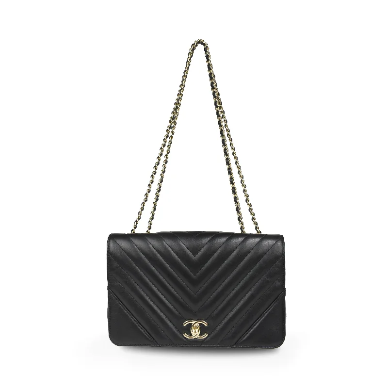 Chanel Handbag with Adjustable Strap for ComfortChanel 'Statement Flap' Handbag